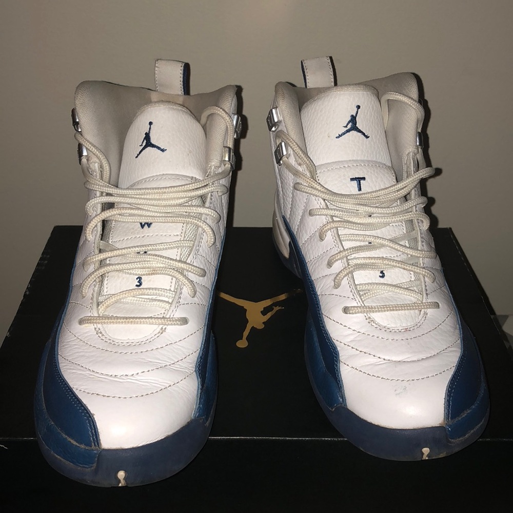 Air Jordan 12 Retro BG size 7y